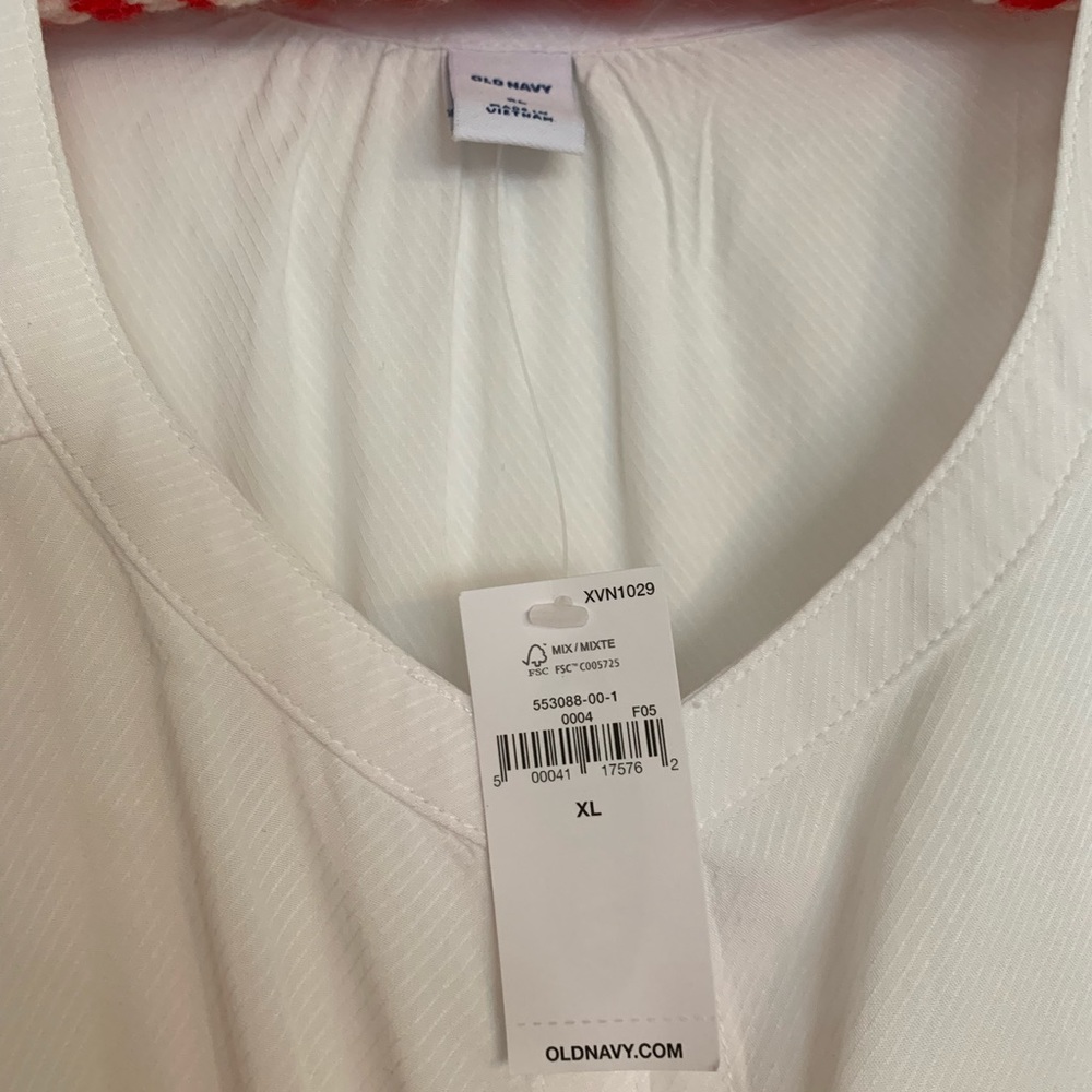 Old navy blouse NWT - Picture 6 of 8
